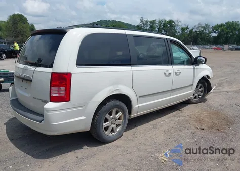 2010 Chrysler Town & Country Touring from USA, damaged, VIN 2A4RR5D13AR110295